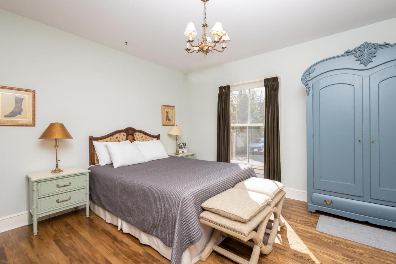 Inn The Old Bank House Bed & Breakfast Niagara-on-the-Lake