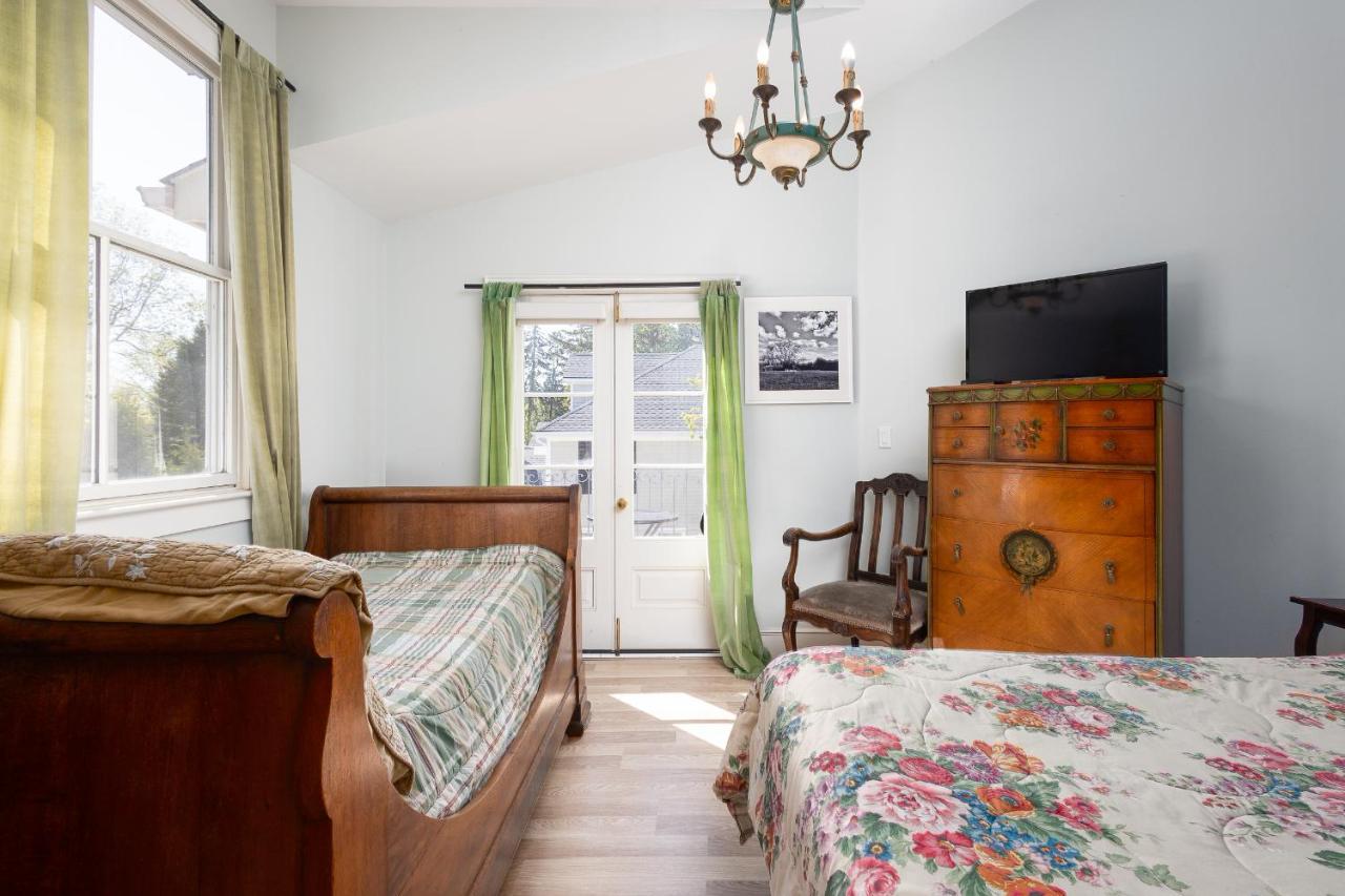 The Old Bank House Bed & Breakfast Inn Niagara-on-the-Lake
