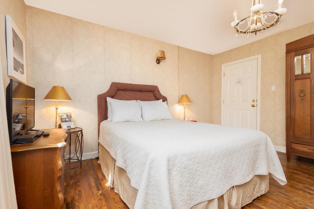 Inn The Old Bank House Bed & Breakfast