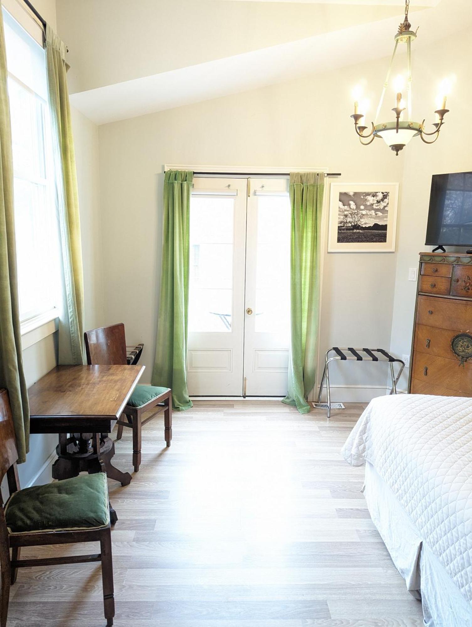 The Old Bank House Bed & Breakfast Inn 3*