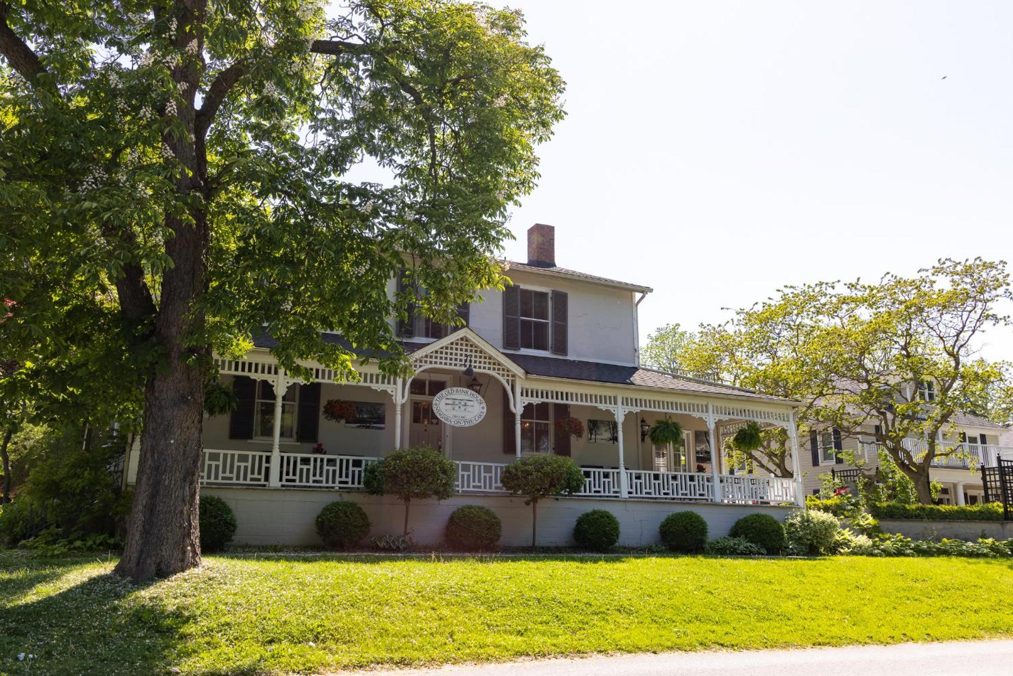 Inn The Old Bank House Bed & Breakfast 3*
