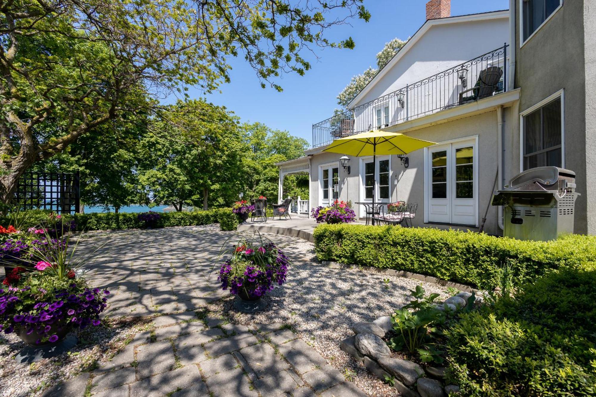 The Old Bank House Bed & Breakfast Niagara-on-the-Lake